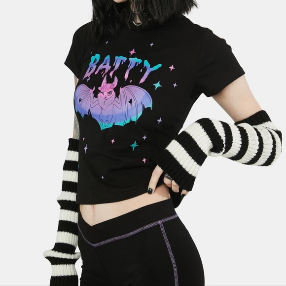 The Grave G1rls Bat Tee - Picture 2 of 6